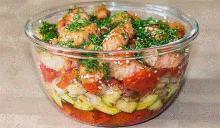 Горячий салат из семги и овощей